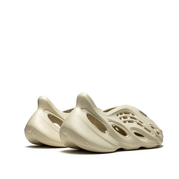 Yeezy Foam Runners “Sand” Sneaker - Picture 2 of 7